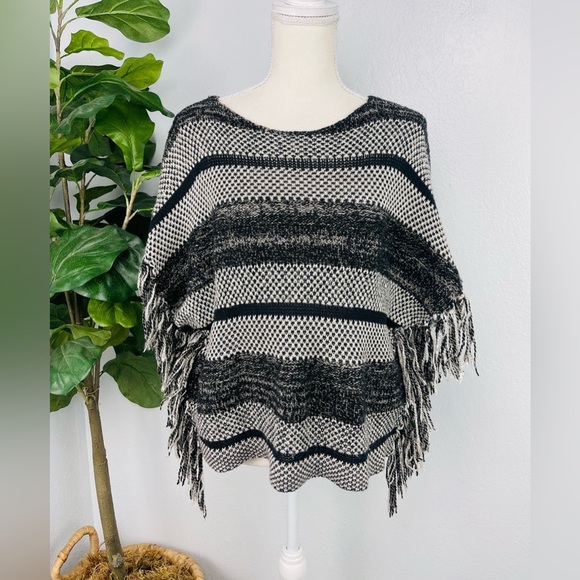 Lucky Brand Fringe Striped Fringe Grey Knit Wool Blend Poncho Sweater - Picture 4 of 9